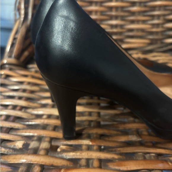 Clarks Indigo Women's Black Leather Comfort Platform
Classic Pump Heels 6 - Picture 13 of 16